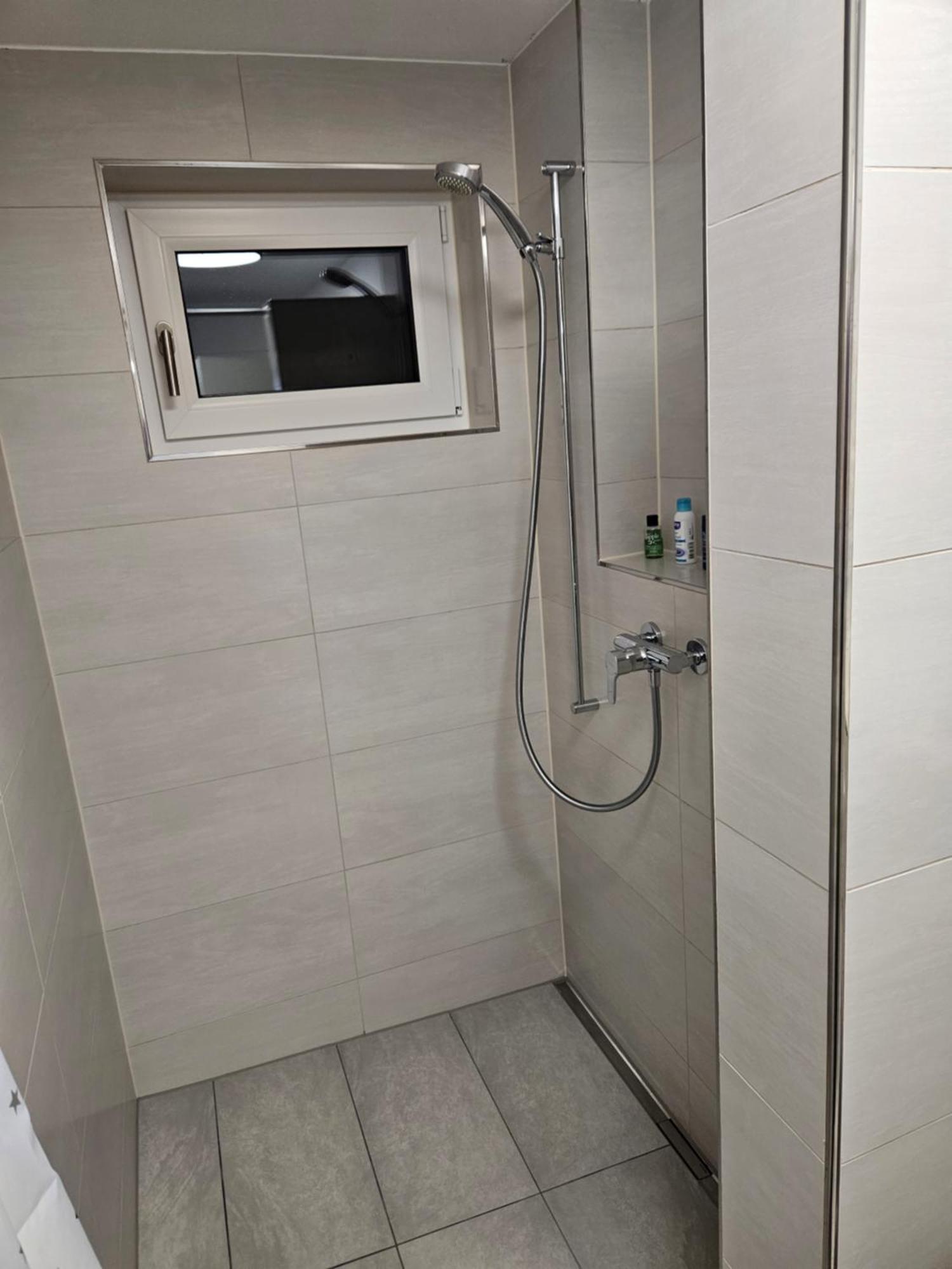 Schoene Einliegerwohnung 200M Vom Wasser Entfernt Stein Am Rhein Bagian luar foto